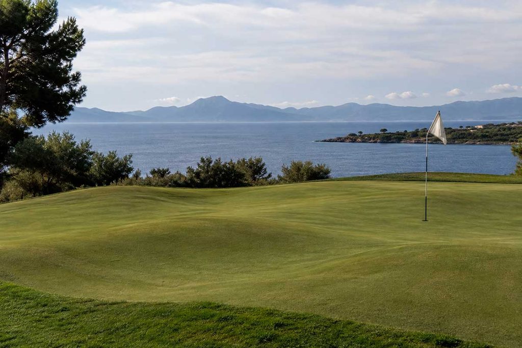 How an undulating green affects your club selection 1 undulating green golf alcanada